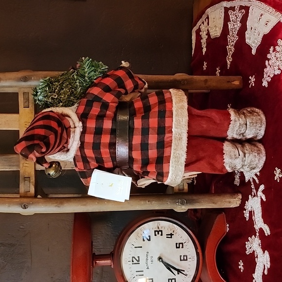 Holiday Rustic Santa Display 🎅 - Picture 6 of 9